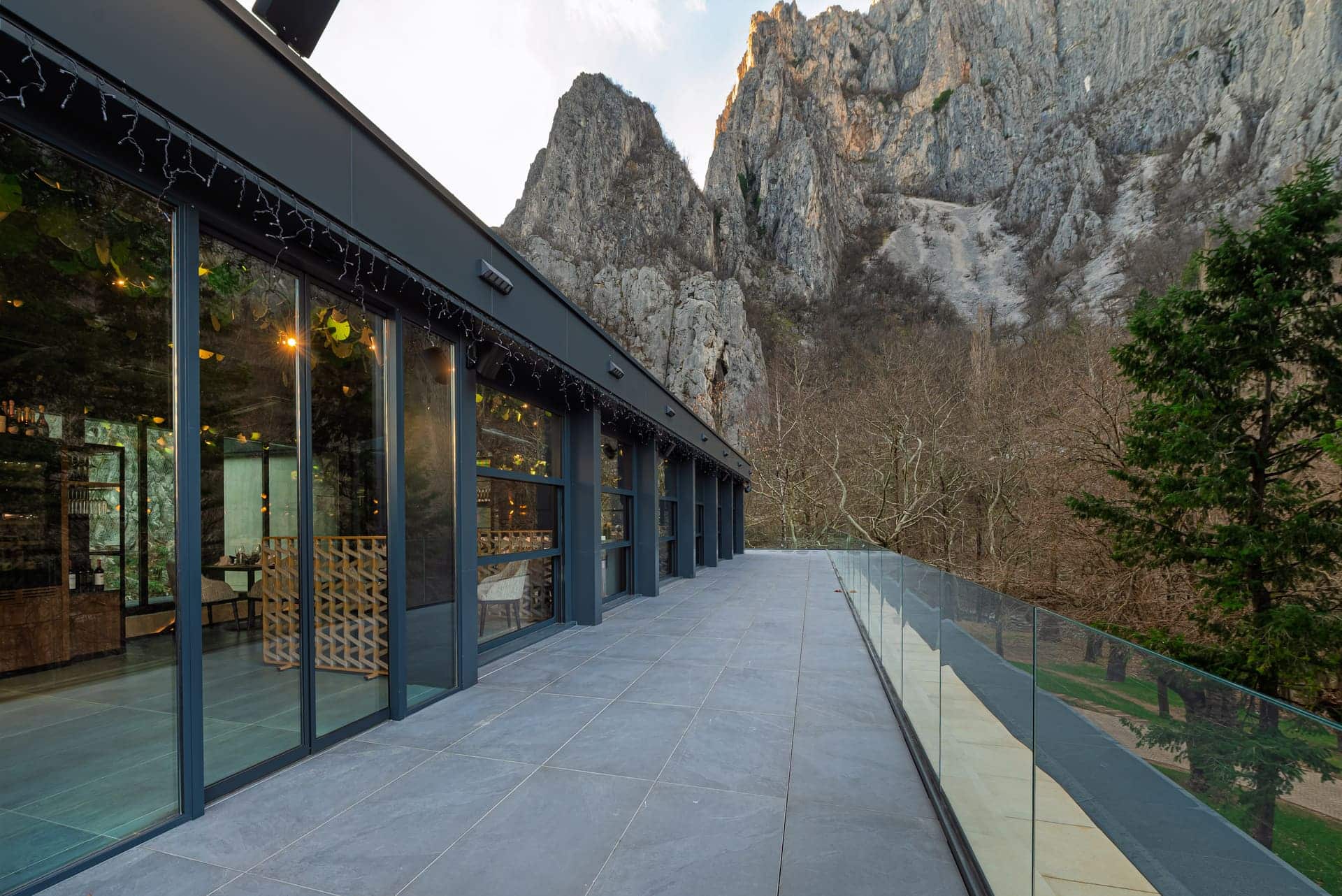 Ресторант тераса_1_Дом на Алпиниста